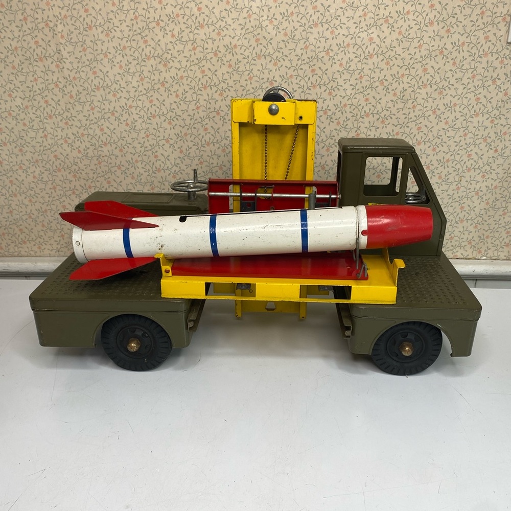 Rare Vintage Nylint No 2800 Guided Missile Carrier w Launch Crane NO Missile Tip